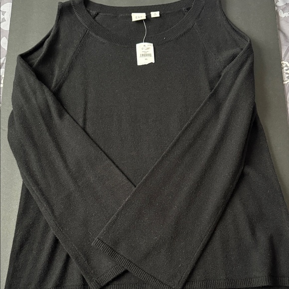 GAP Black Women's open shoulder sweater size xs - Picture 1 of 3